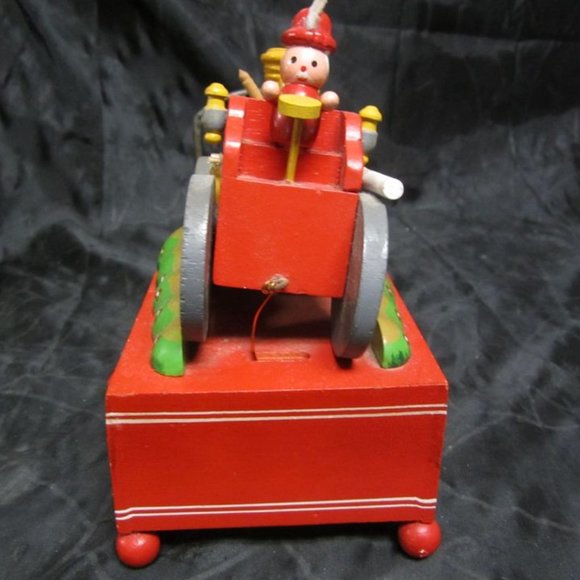 VINTAGE 1982 SCHMID COLLECTIBLE HANDCRAFTED WOODEN FIREPUMPER MUSIC BOX - Picture 4 of 8